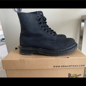 Dr Marten all black nubuck winter boot - size 8